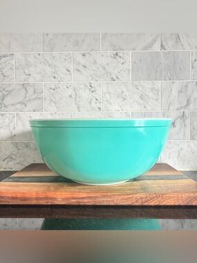 Vintage PYREX 404 Mixing Bowl Turquoise Robins Egg Tiffany Blue, made in USA